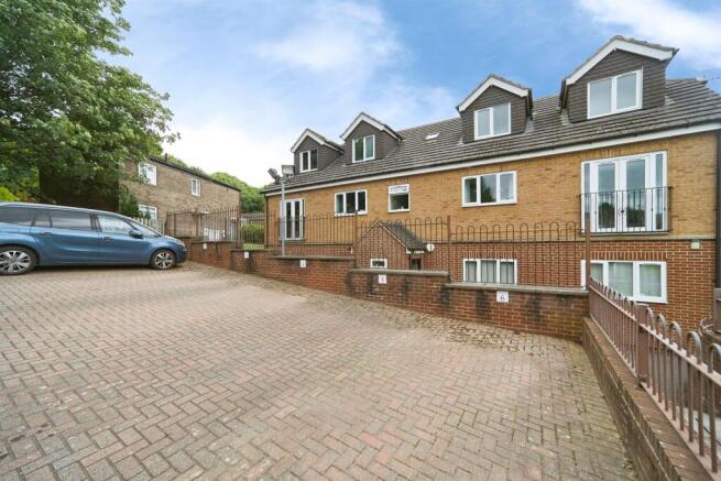 2 bed Flat for sale Image 11