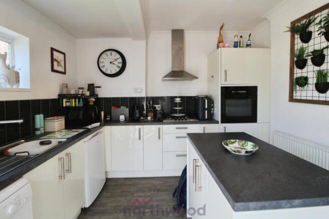 4 bed Semi-Detached for sale Image 10