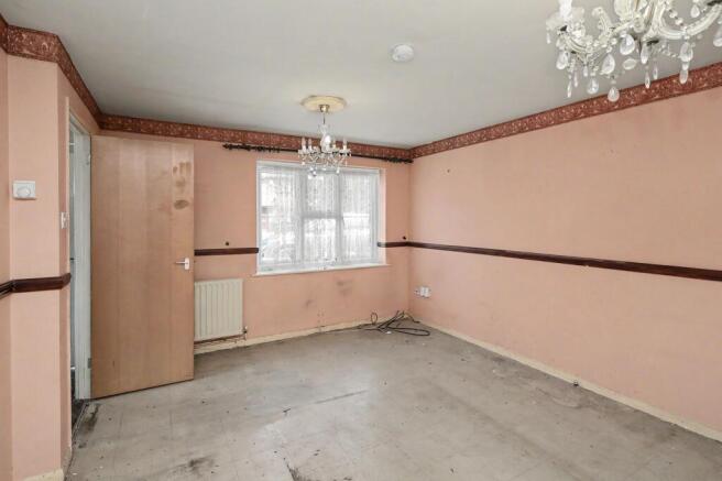 33 Wallers Close, Dagenham, London RM9 6YF