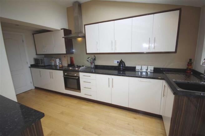 FITTED KITCHEN