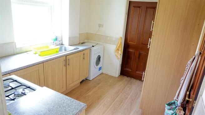 FITTED KITCHEN