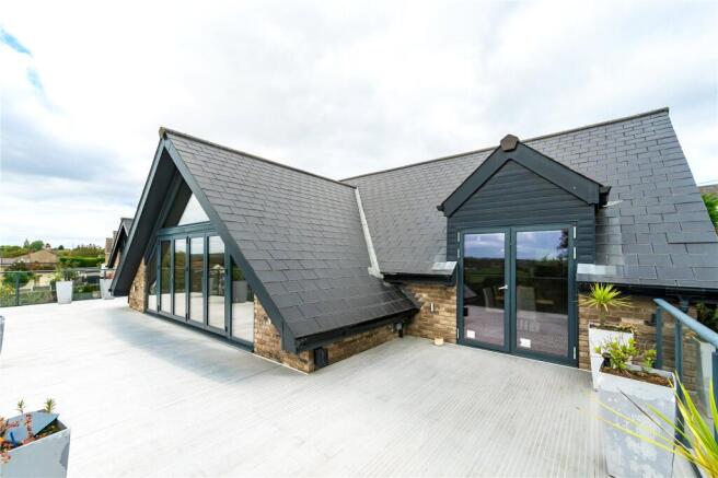 5 bed Detached for sale Image 12