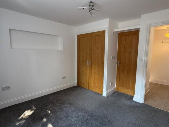 2 bed Flat to rent Image 6
