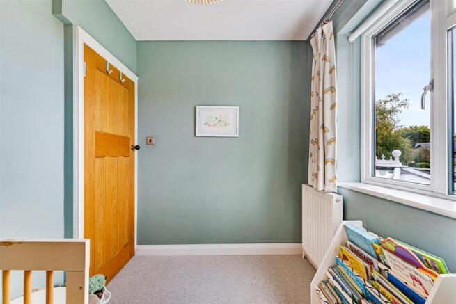 4 Fairbourne Drive-10.jpg