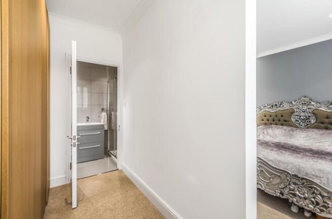 Walk in Wardrobe to 