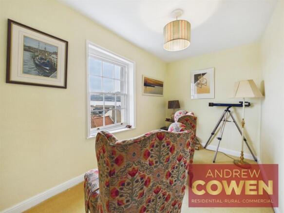 4 bed Semi-Detached for sale Image 8