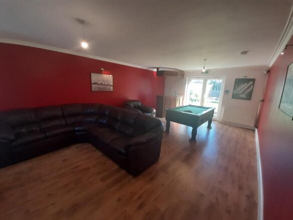 5 bed Semi-Detached to rent Image 6