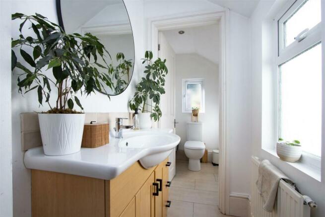 Cloakroom/wc