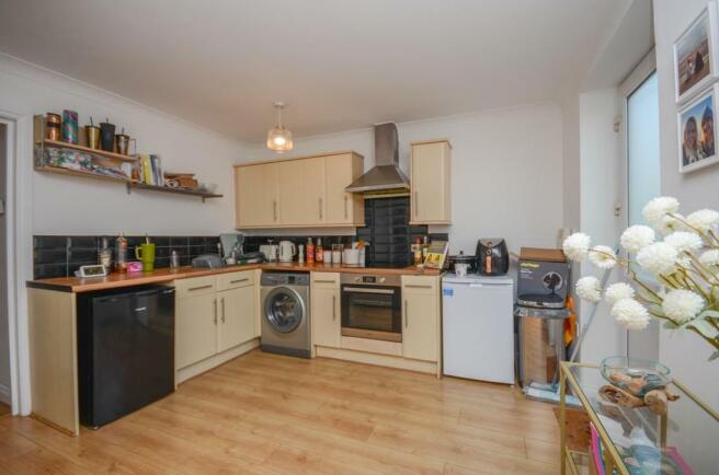 Kitchen area.jpg