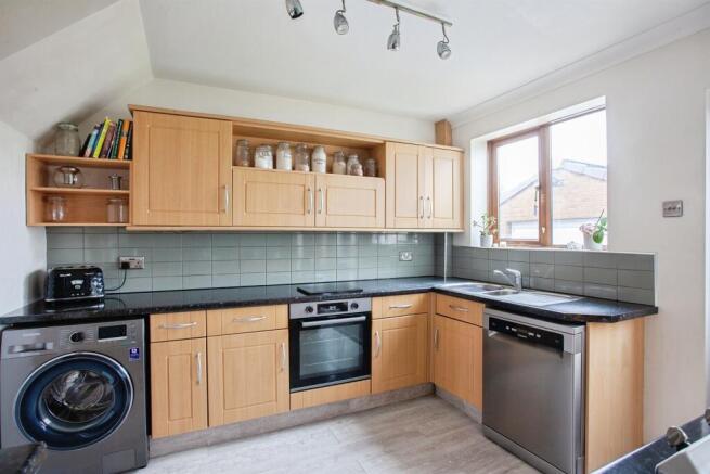 3 bed Semi-Detached for sale Image 4