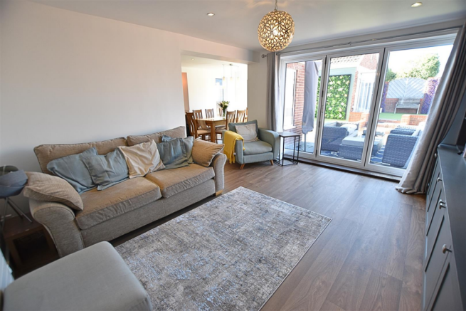 LOUNGE AREA