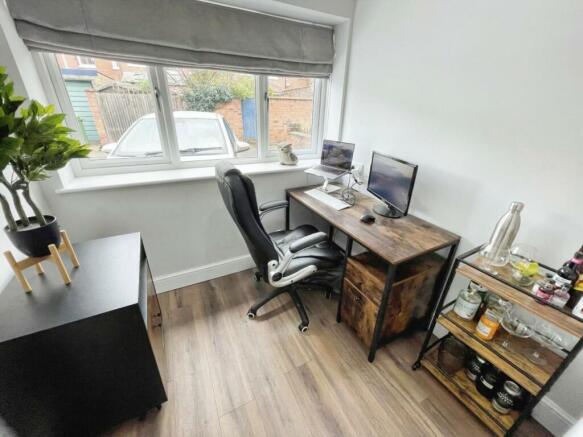 bd73ee3c-Office.jpg