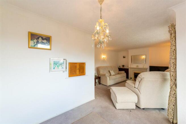 8 Trostrey Close-19.jpg