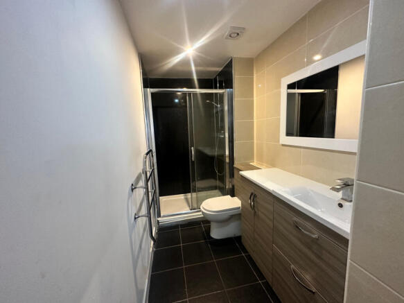 2 bed Apartment to rent Image 4