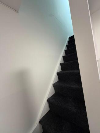 4 bed Flat to rent Image 6
