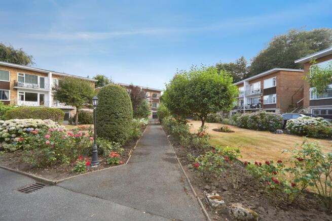 2 bed Flat for sale Image 4