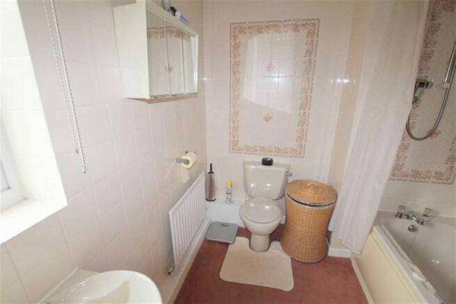 FAMILY BATHROOM/WC