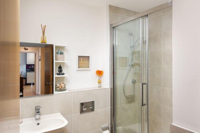Ensuite to Bed 1