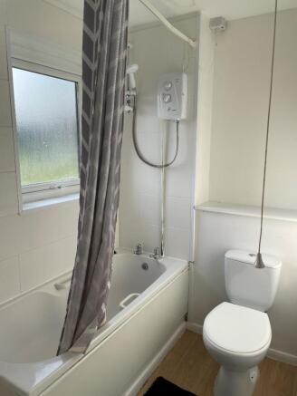 21 Littlecote - Bathroom.jpg
