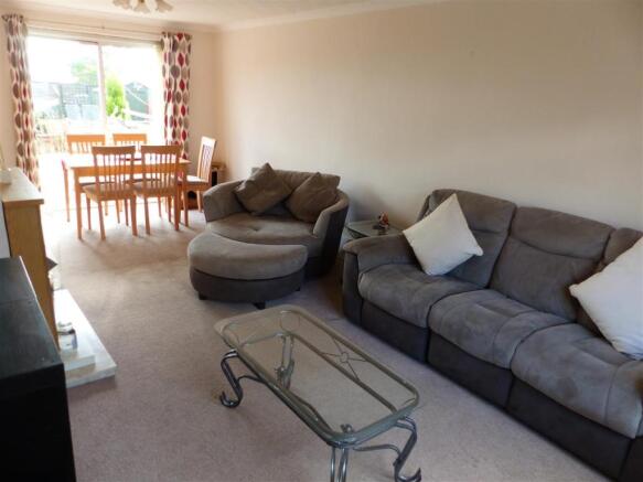 LIVING/DINING ROOM