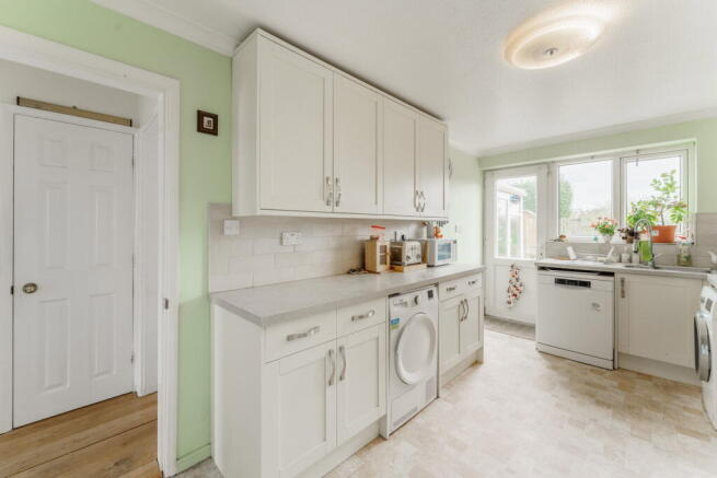 4 bed Detached for sale Image 7