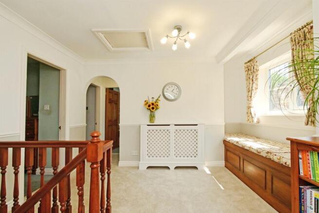 5 bed Detached for sale Image 11