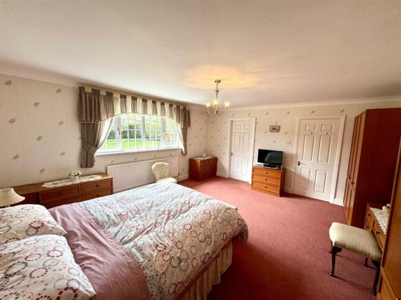 PRINCIPAL BEDROOM SUITE