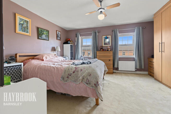 4 bed Town House for sale Image 12