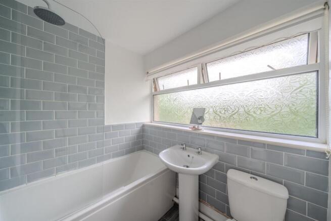 44 Lea Close-2.jpg