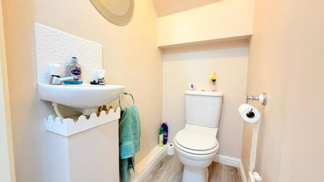 3 bed Semi-Detached for sale Image 4