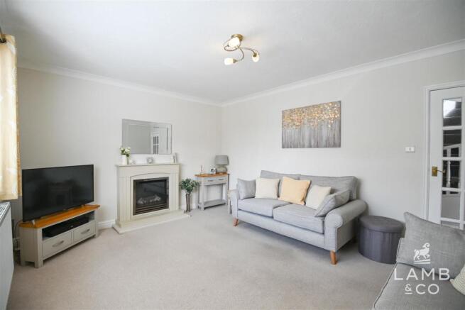 LIVING ROOM: