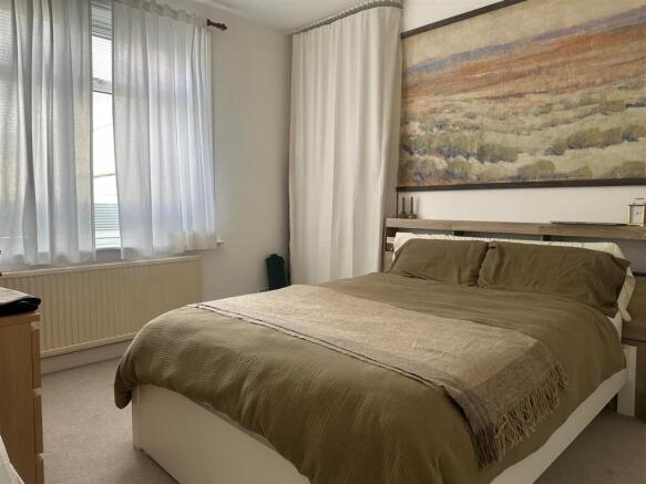 Bedroom. Battersea Park Roadjpg