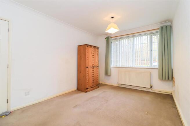 2 bed Apartment for sale Image 5