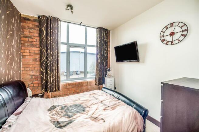 2 bed Apartment to rent Image 4