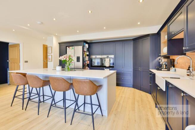 4 bed Semi-Detached for sale Image 7