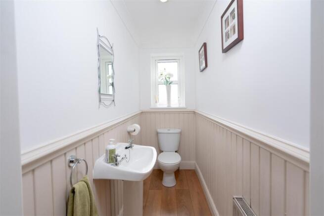 4 bed Detached for sale Image 5