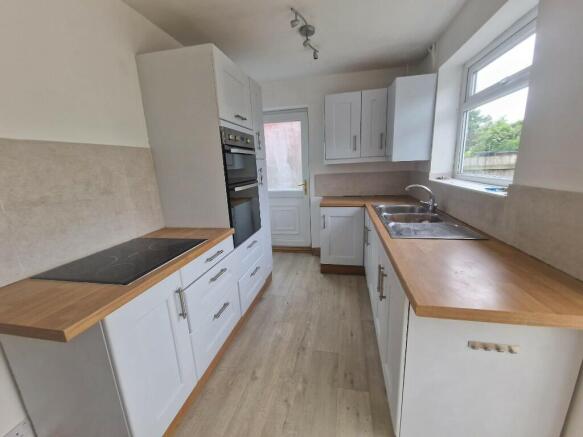3 bed Semi-Detached to rent Image 5