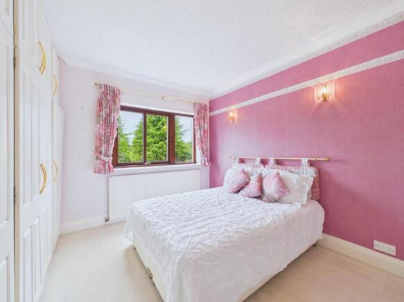 4 bed Semi-Detached for sale Image 12