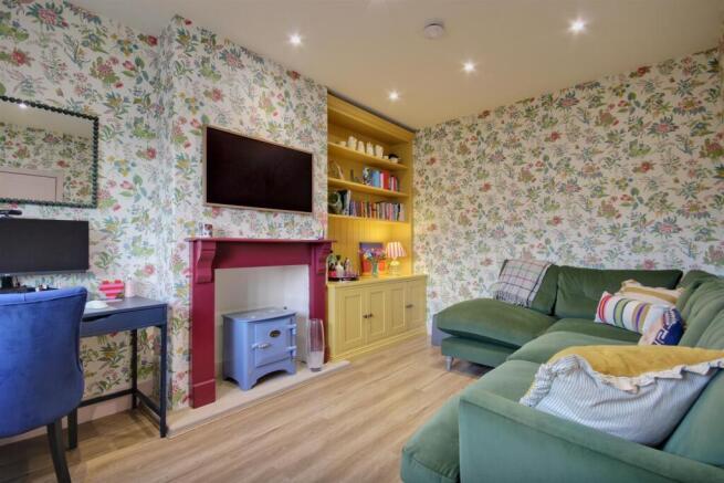5 bed Detached for sale Image 10