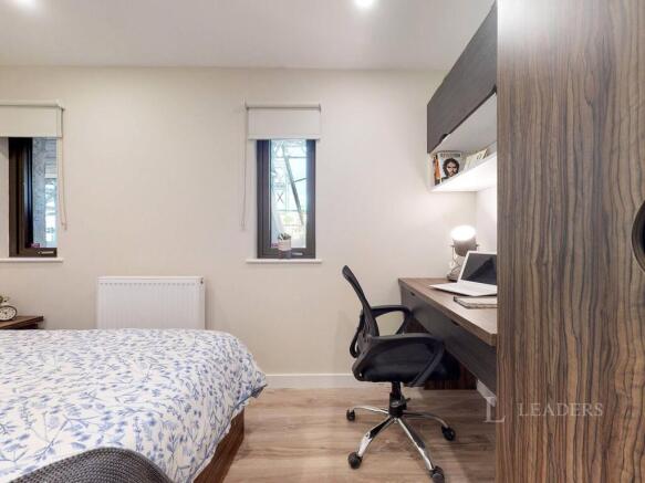 2 bed Flat to rent Image 10
