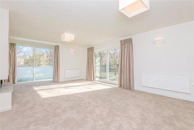 3 bed Apartment for sale Image 5