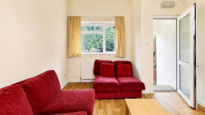 6-Harrow-Road-Living