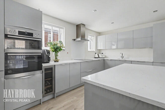 4 bed Detached for sale Image 3
