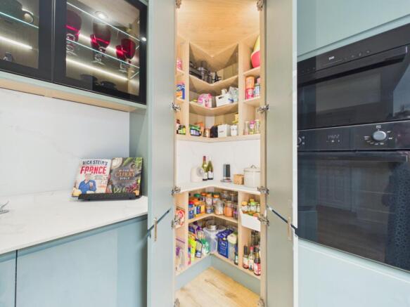 3 bed Terraced for sale Image 11