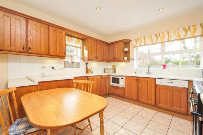 KITCHEN/BREAKFAST RO