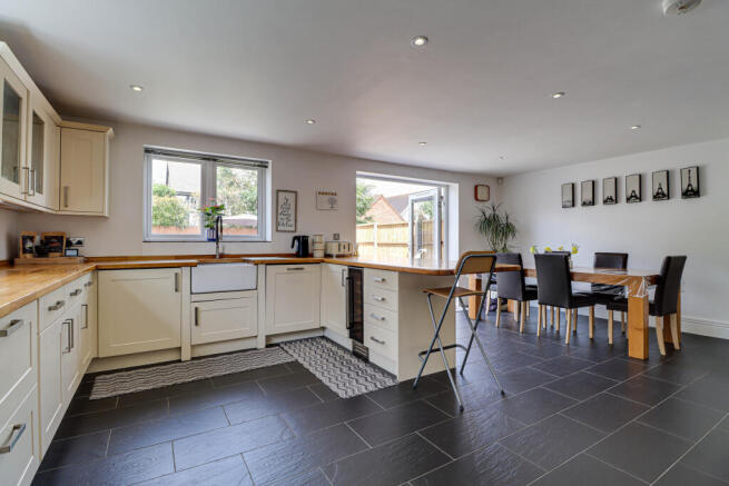Kitchen/dining