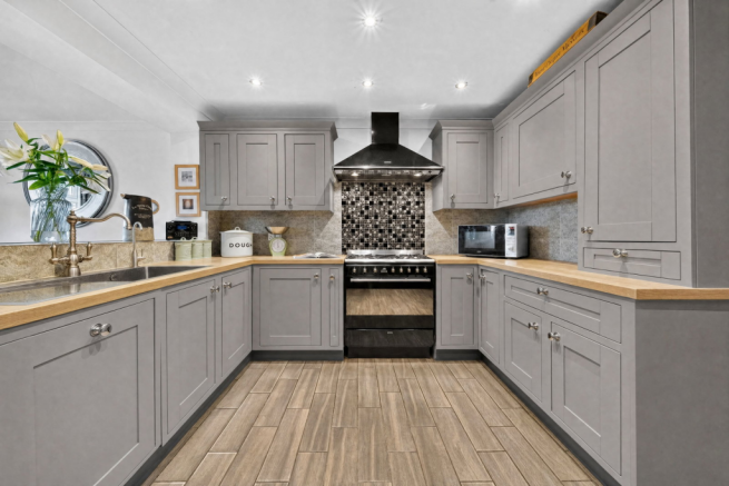 122, Oxford Road, Gomersal, BD19 photo 4
