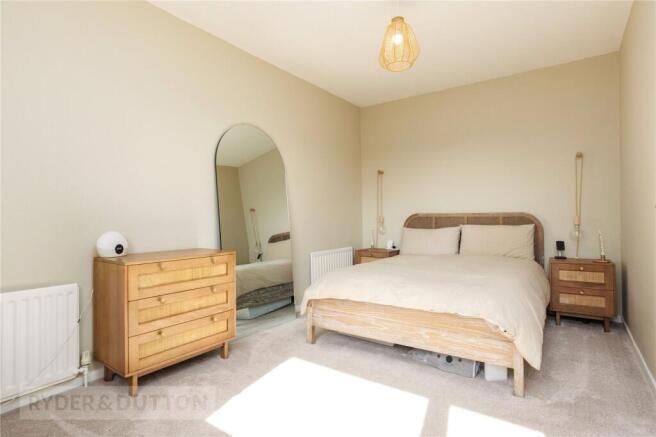 5 bed Detached for sale Image 12