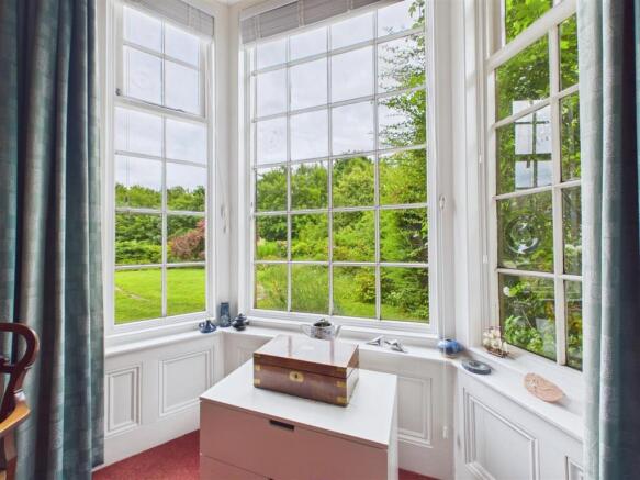 6 bed Semi-Detached for sale Image 7