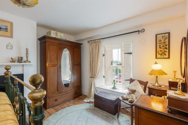 Hill Cottages 6 Bedroom 1-2.jpg